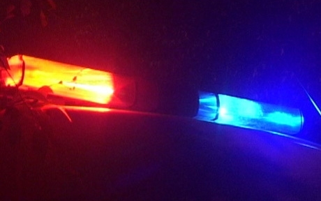 Kihívta a mentőket, majd rugdosni próbálta és szidta őket