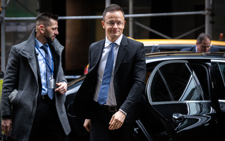 Szijjártó Péter: Magyarország éllovasa az Európa jövőjét meghatározó autóipari átalakulásnak