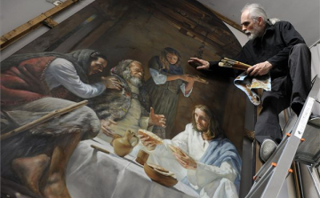  Lajta Gábor festőművész Az emmausi vacsora 2014 című oltárképén dolgozik