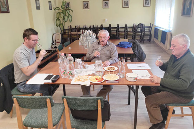 A naki önkormányzat szervezésében április 3-án tartották meg a gazdák pálinkaversenyét