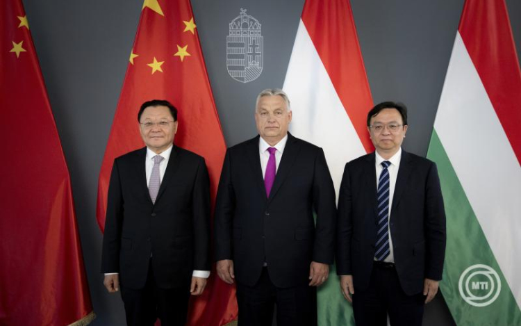 Orbán Viktor: a jövő autóit is Magyarországon fogják gyártani