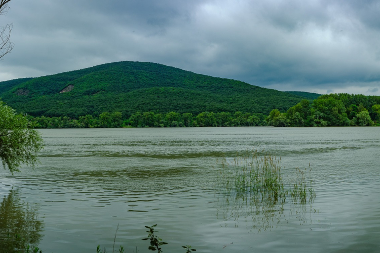 Levonult az árhullám a Dunán, a Tiszán még tart a készültség