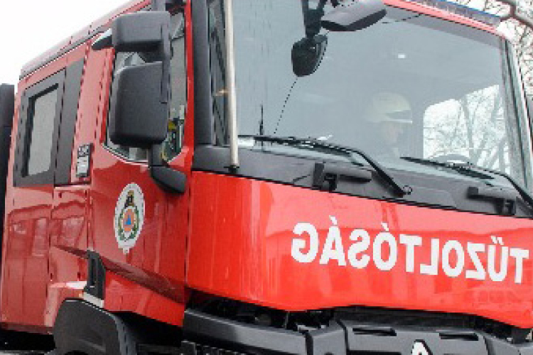 Robbanás után kigyulladt egy társasházi lakás Szolnokon