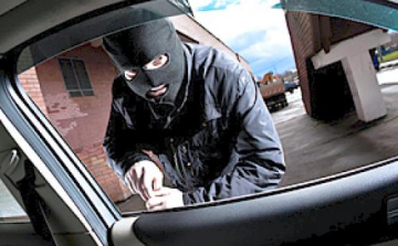 Lopott kulccsal vitték el az autót Dombóváron