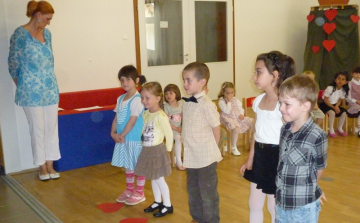 Anyák napi ünnep a kaposszekcsői csillagvirág Óvodában