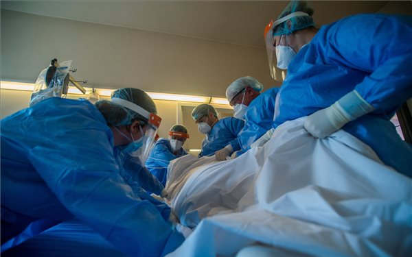 A június végi szintre csökkent a fertőzöttek száma Oroszországban 