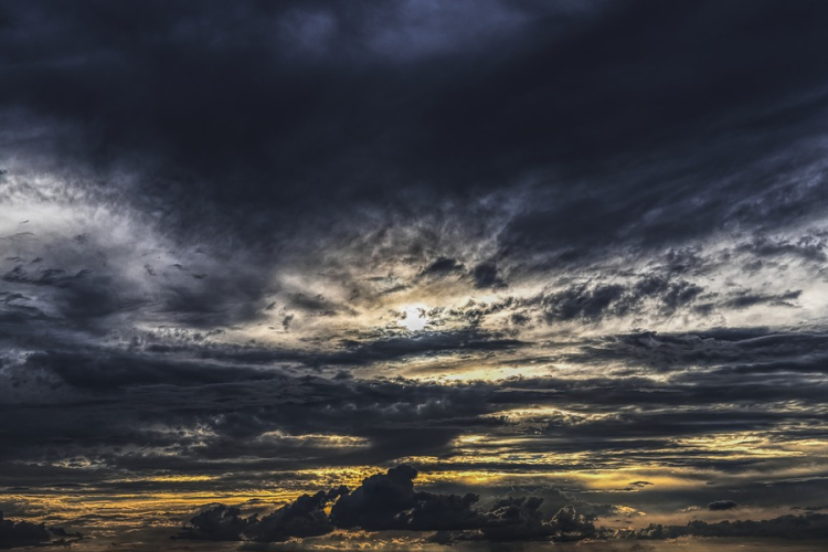 Felhős időnk lesz, de néhol kisüthet majd a nap