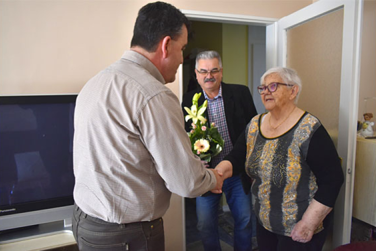 A 90. születésnapján köszöntötték Pusztay Sebestyénnét