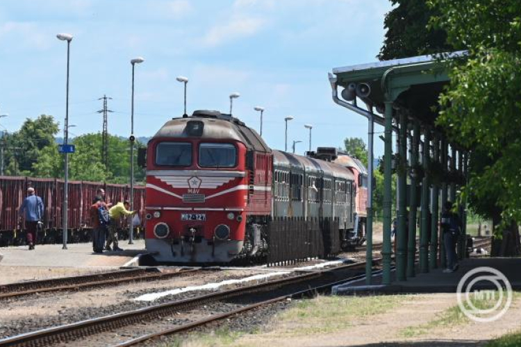 Lázár János: teljes összegű kártérítést fizet a MÁV-csoport a balatoni vonal szombati károsultjainak