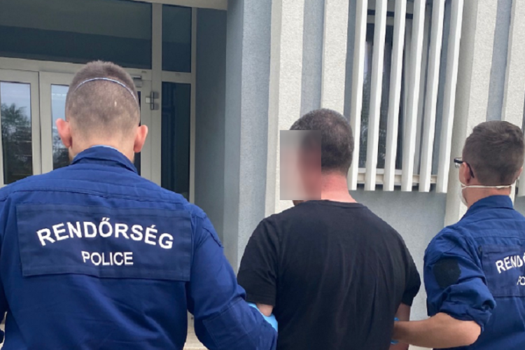 Negyvenkét rendőr csapott le egy Pest megyei dílerre és a vevőire - VIDEÓ