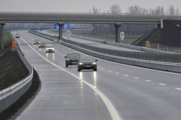 Már többezer jövő évi autópálya-matricát értékesítettek elővételben