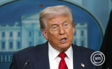 Donald Trump puhatolózó jellegű, de konstruktív tárgyalásra számít Vlagyimir Putyinnal