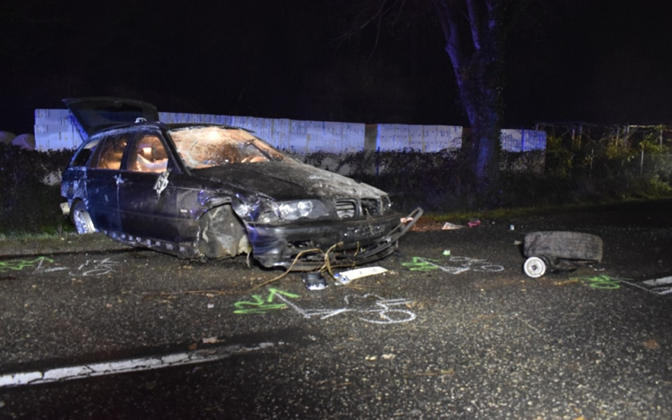 Kirepült a BMW-ből a 14 éves lány a Csopaknál történt balesetben