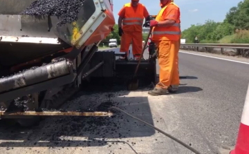 Kezdik a terelés kiépítését az M1-esen - VIDEÓVAL