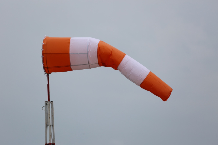 Meteorológia: vasárnap hőségzáró hidegfront érkezik erős, viharos széllel